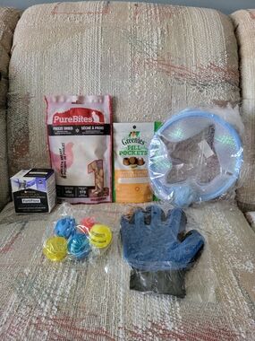 CAT BUNDLE: FortiFlora, Pill Pockets, Treats, Tunnel, Toys & Grooming Glove